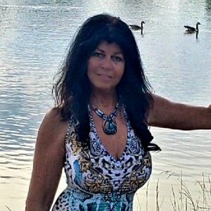 Meet your Posher, Debra